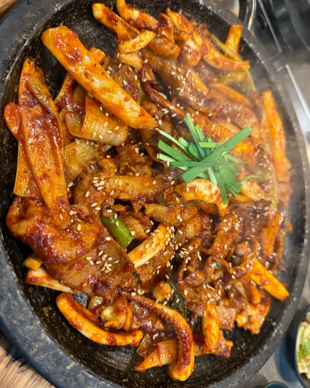 돌판 오징어 볶음