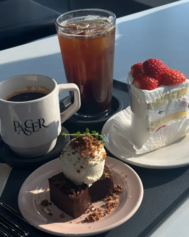 흑임자 라떼, 초코 테린느, 딸기 생크림 케이크