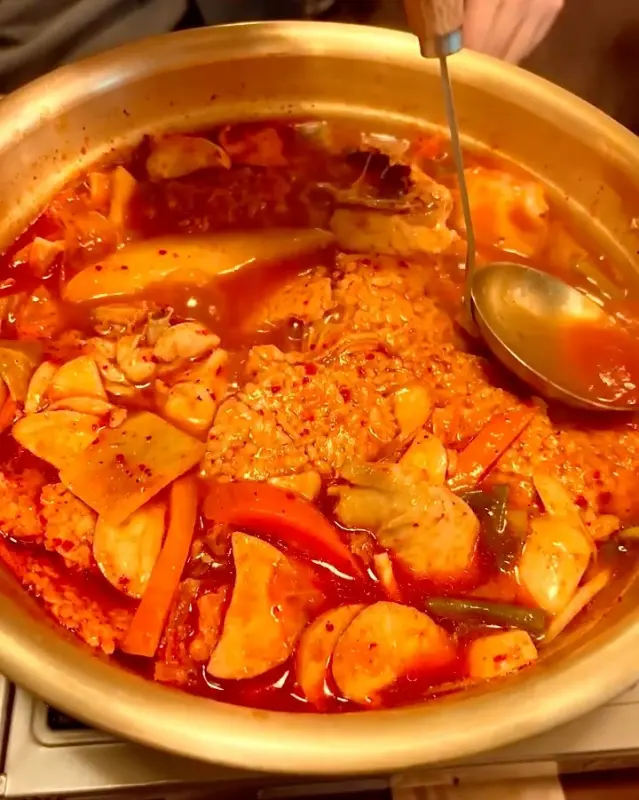 깊고 진한 국물이 일품인 닭도리탕