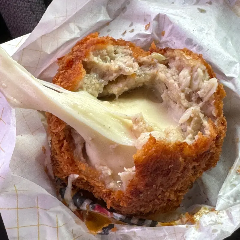 치즈볼카츠 단면