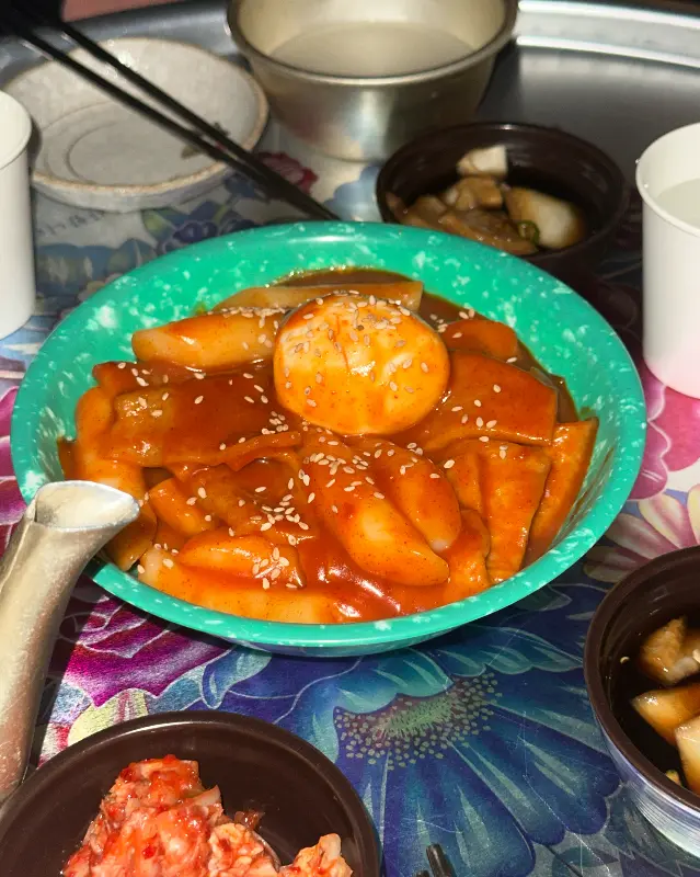 빨간 양념이 먹음직스러운 떡볶이