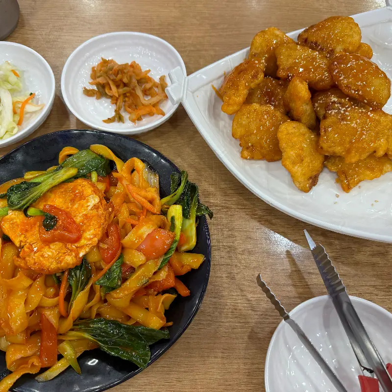 꿔바로우와 토마토 볶음면