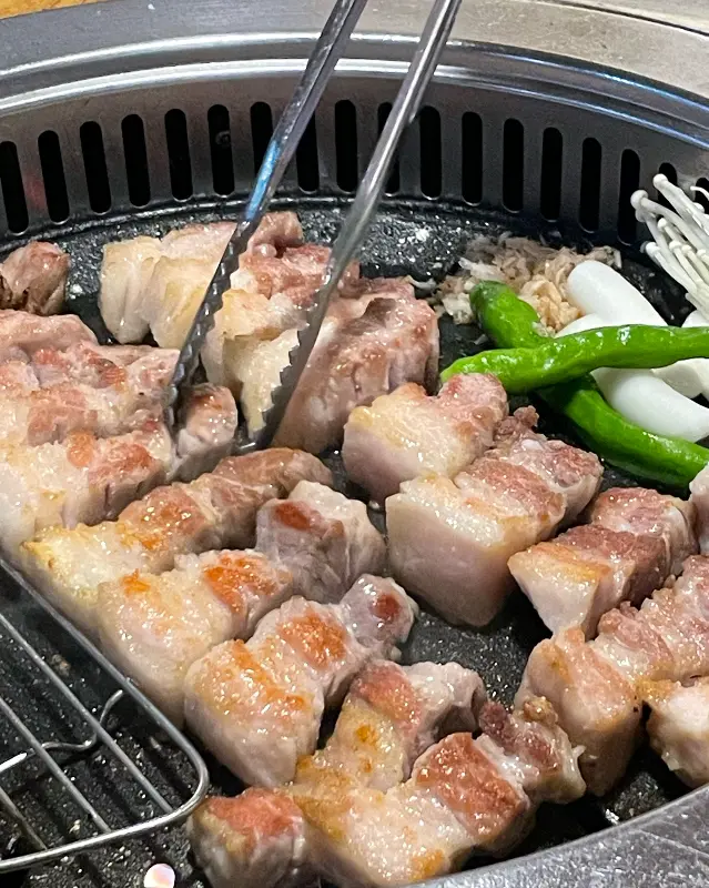 직원분이 직접 구워주는 맛있는 삼겹살