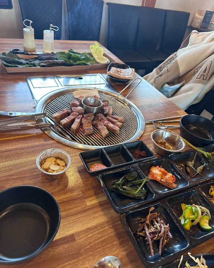 흑돈짚의 푸짐한 한 상 차림