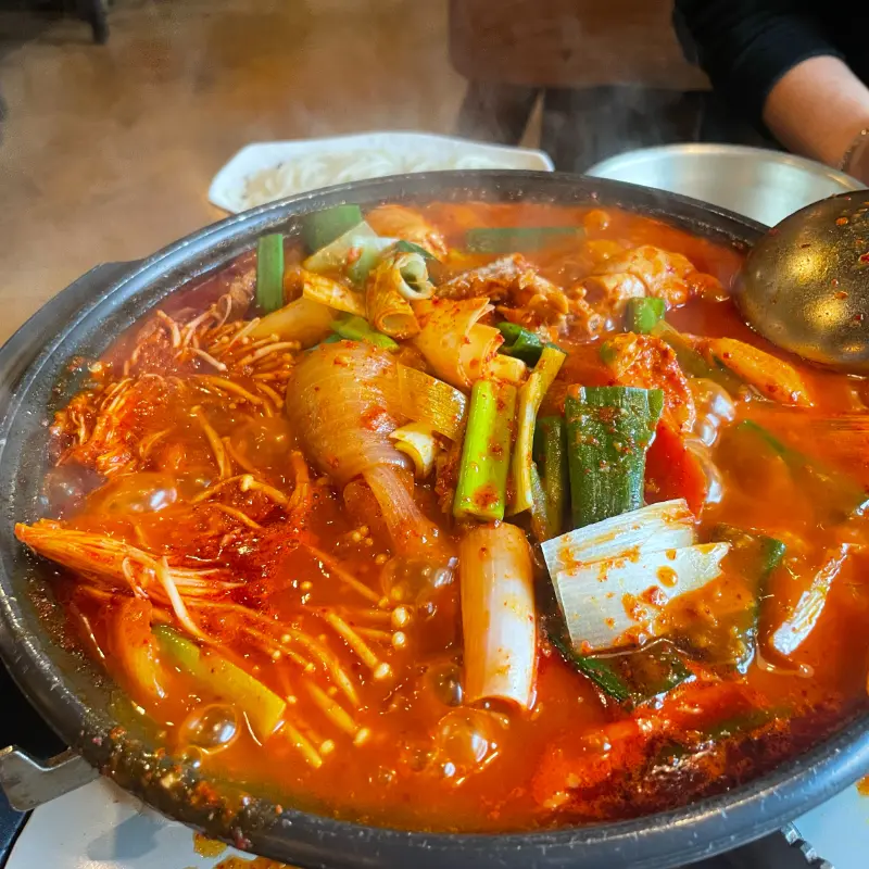 닭볶음탕에 우동사리 추가