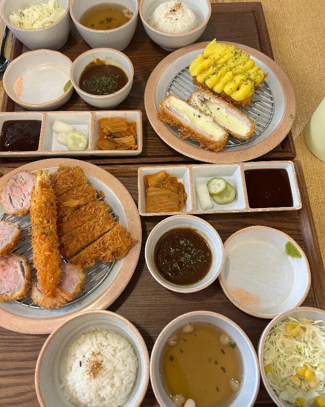 다채로운 모듬 카츠의 향연