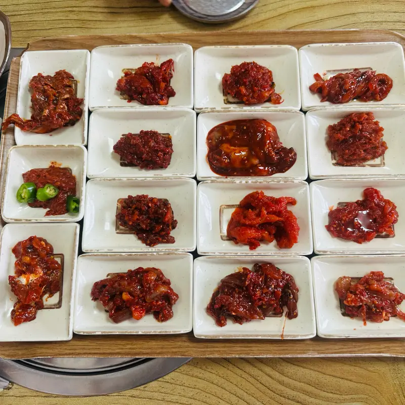 다채로운 젓갈 한 상 차림