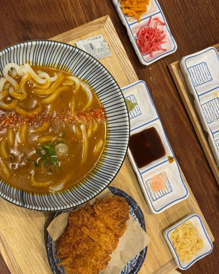 카레 우동과 돈카츠