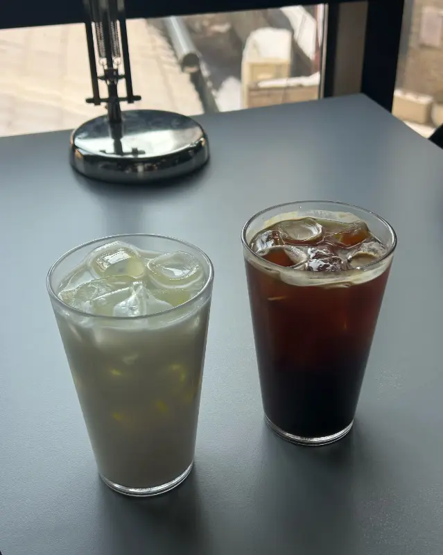 아이스 바닐라 라떼와 아이스 아메리카노