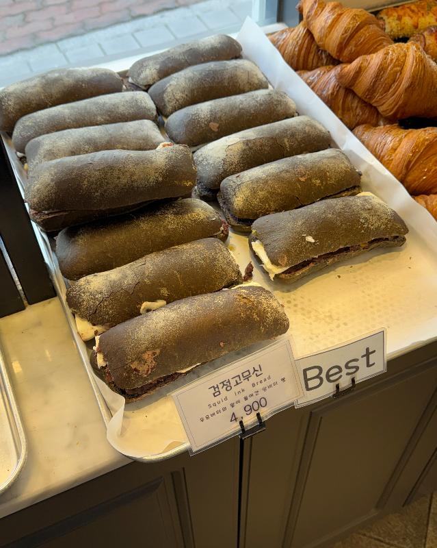 검정 고무신 빵의 모습