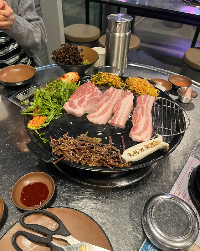 푸짐한 오겹살 한 상