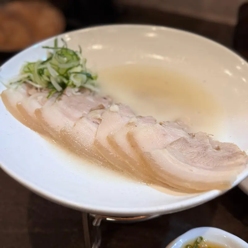 윤기가 흐르는 수육