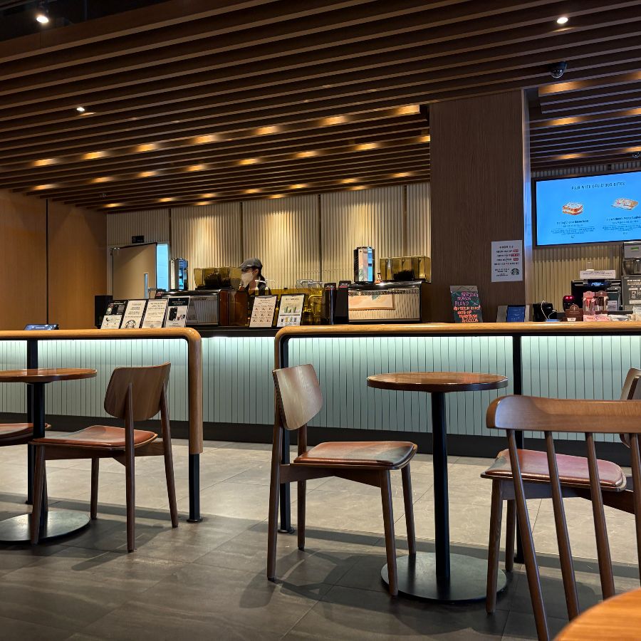 스타벅스 내부 테이블