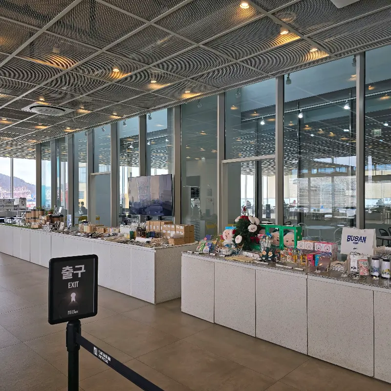 피아크 1층 내부 모습