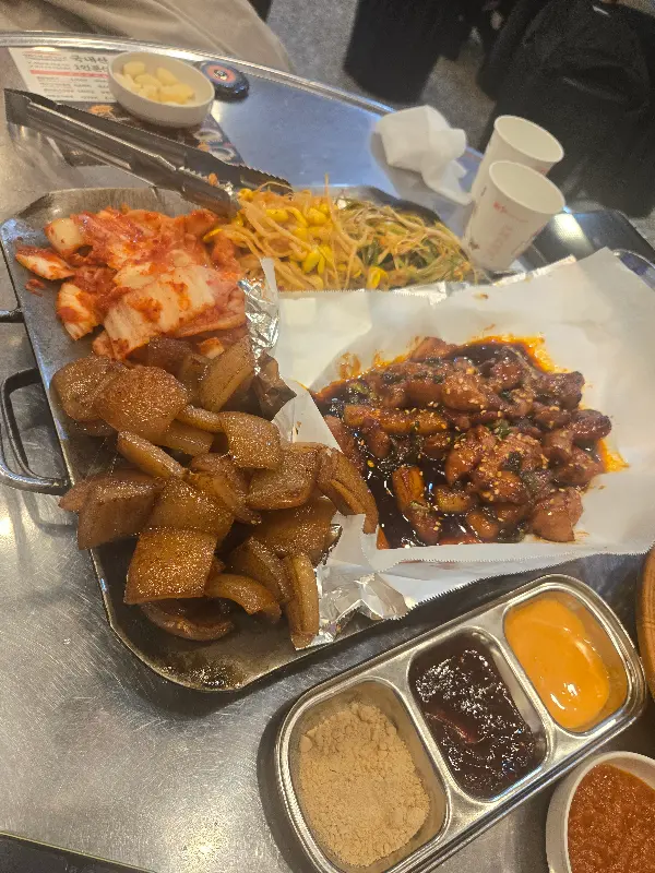 초벌되어 나온 뒷고기