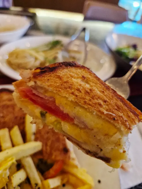 치즈몬스터 옆모습