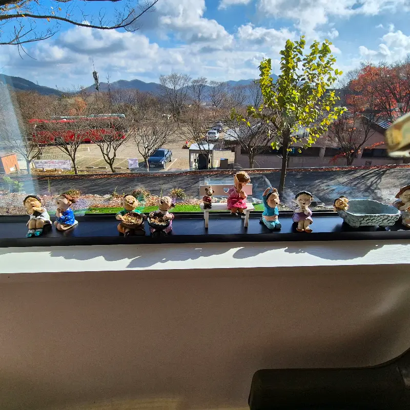 창가 테이블 장식