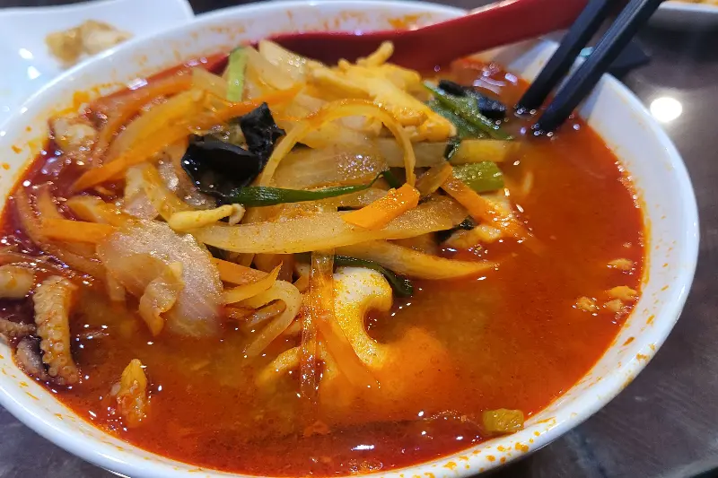해산물이 가득한 짬뽕