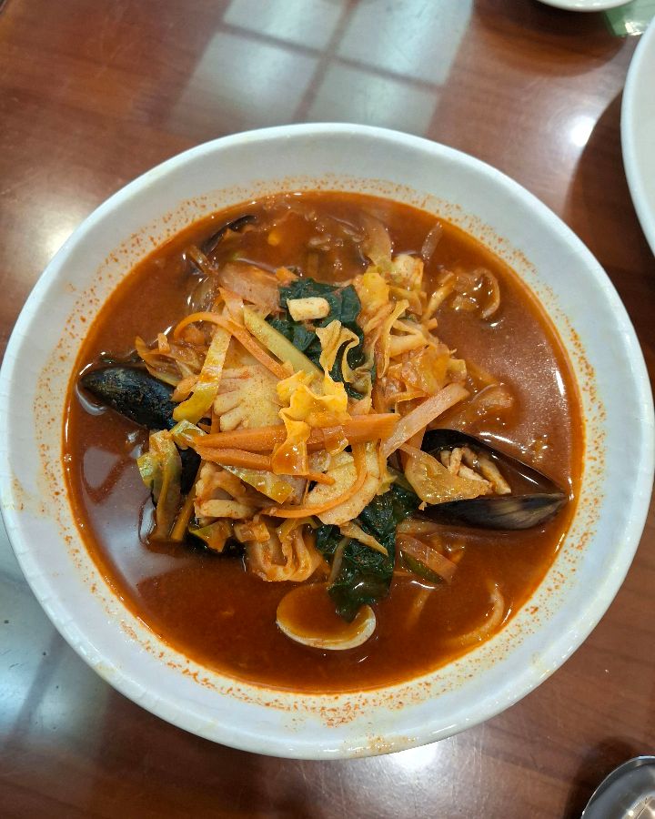 푸짐한 짬뽕 한 그릇