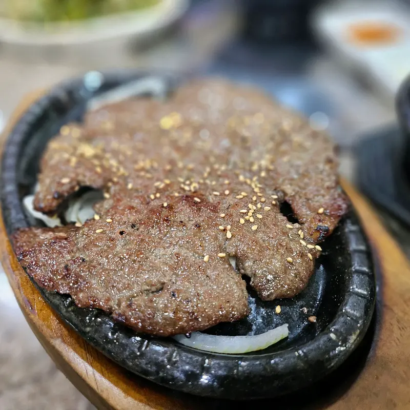 윤기가 흐르는 떡갈비