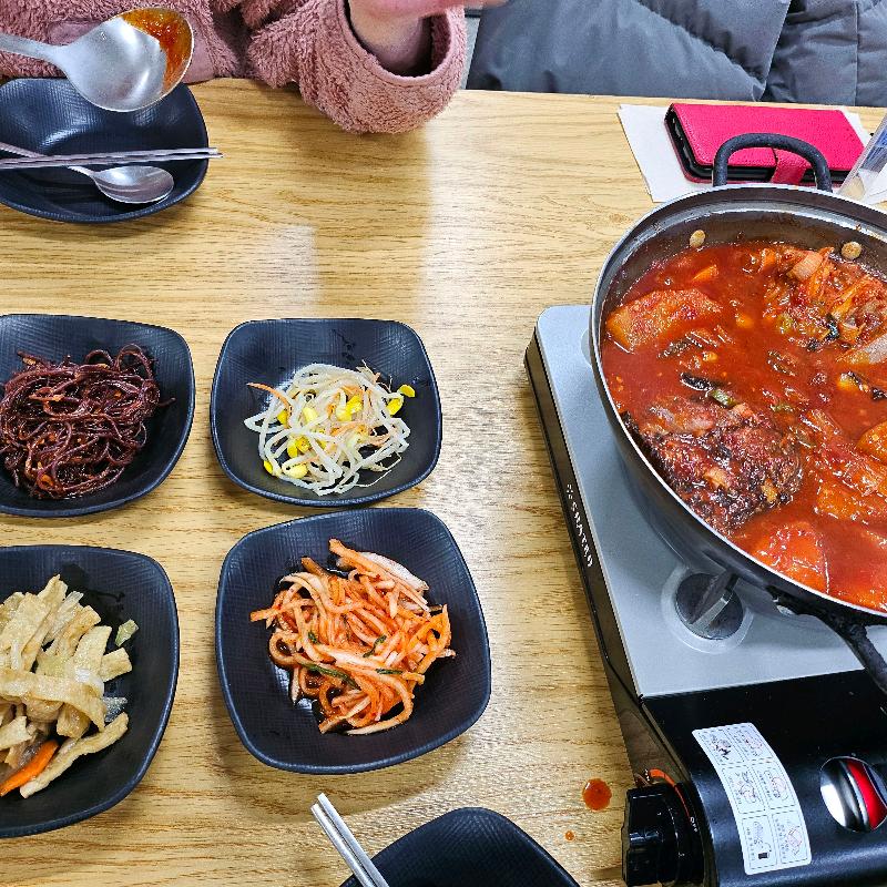 고등어조림과 밑반찬