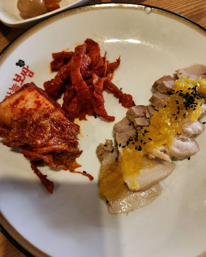 맛깔스러운 김치와 보쌈