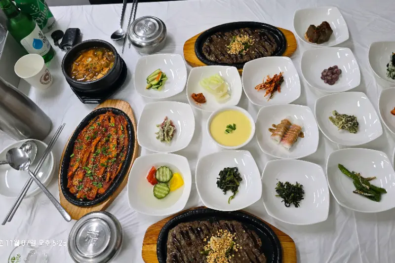 한버들 한상차림 전체 모습