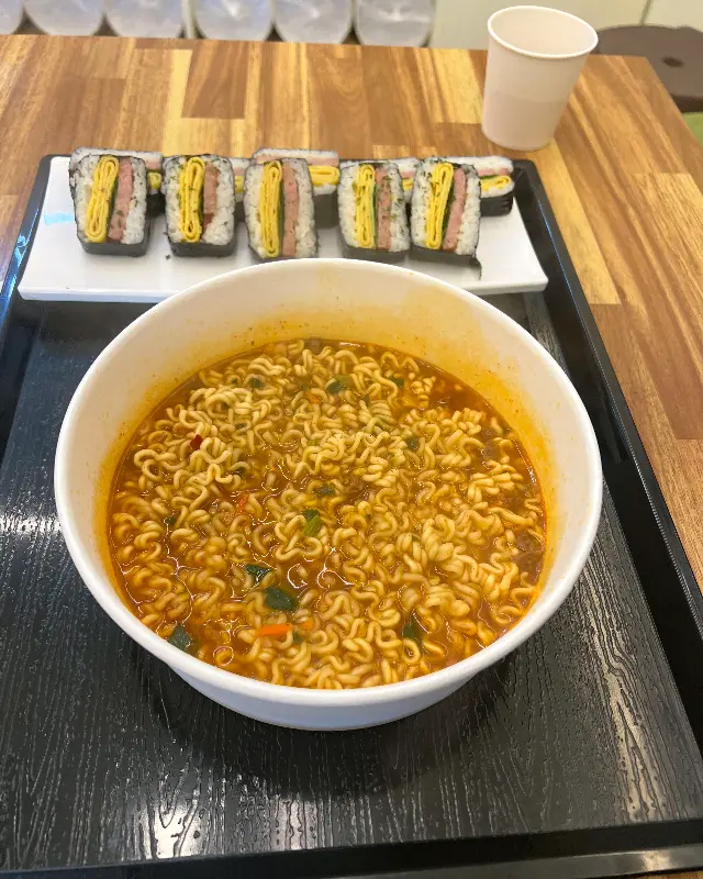김밥과 라면