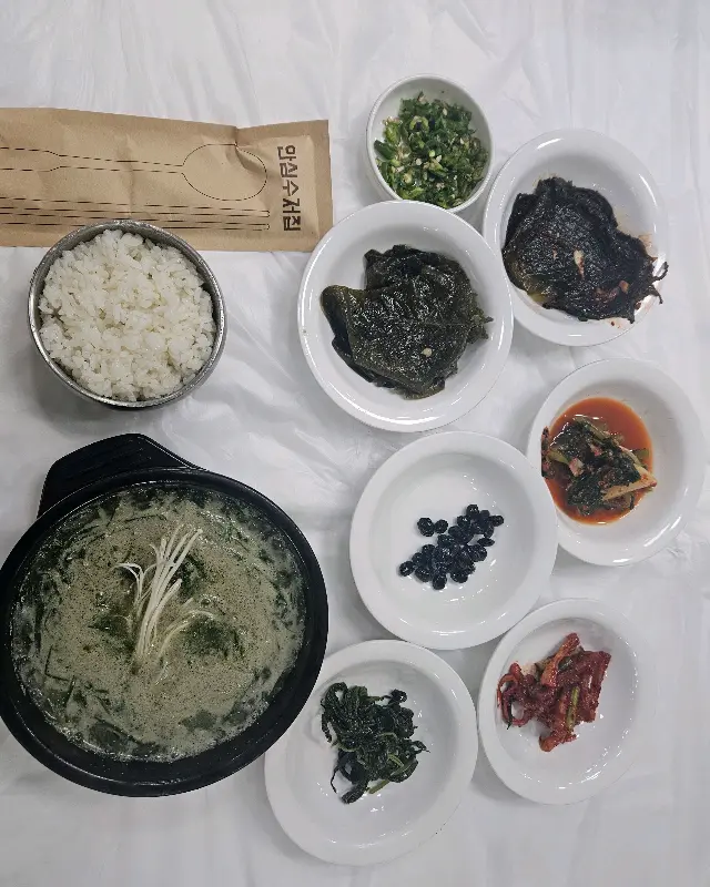 능이버섯국밥 한상차림