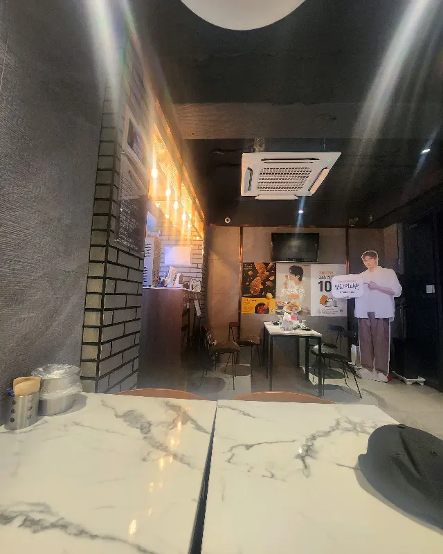 깔끔하고 쾌적한 매장 내부