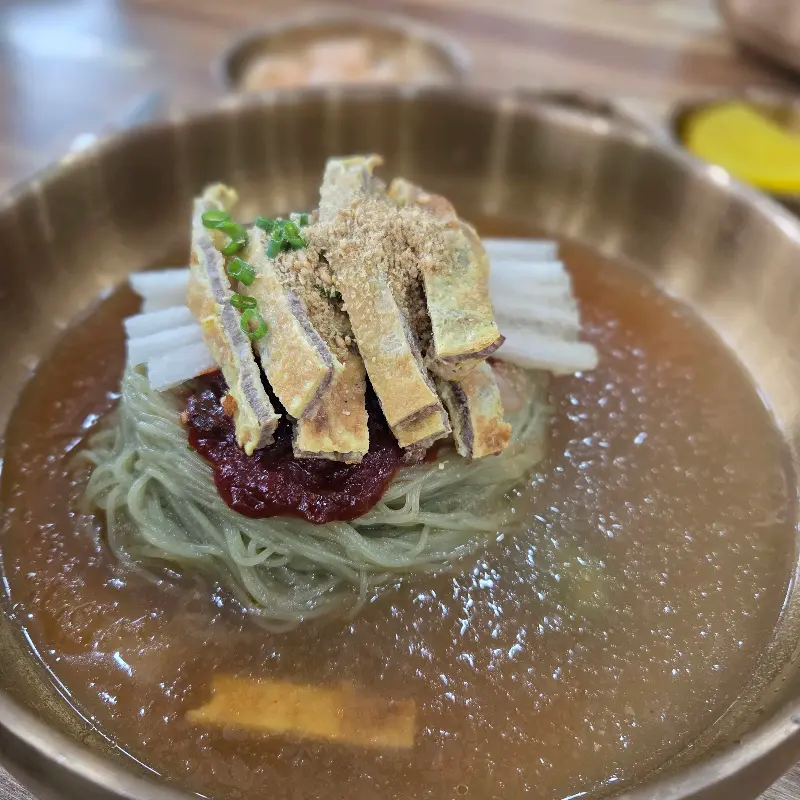 교동면옥의 인기 메뉴, 육전 비빔냉면