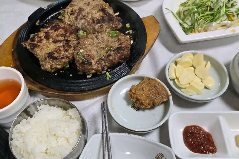 한우 떡갈비 한상차림