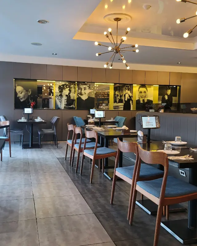 커피플라워 내부 전경