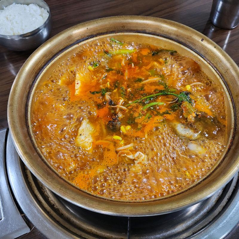 보글보글 끓는 동태찌개