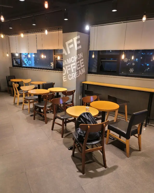 카페 공간