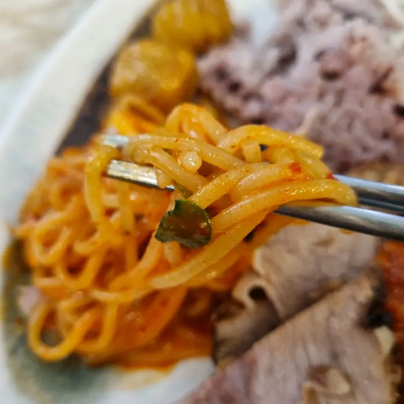 보쌈과 밥의 환상적인 조합