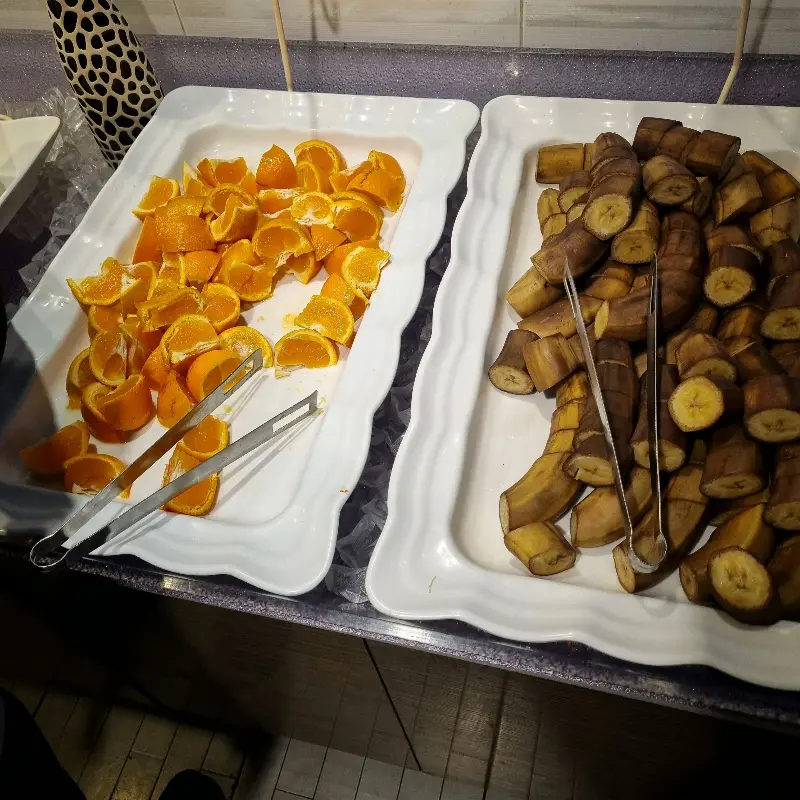 후식으로 즐기기 좋은 과일 코너