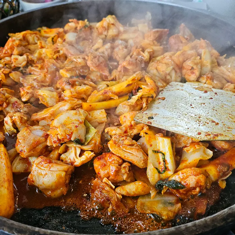 푸짐한 양의 닭갈비