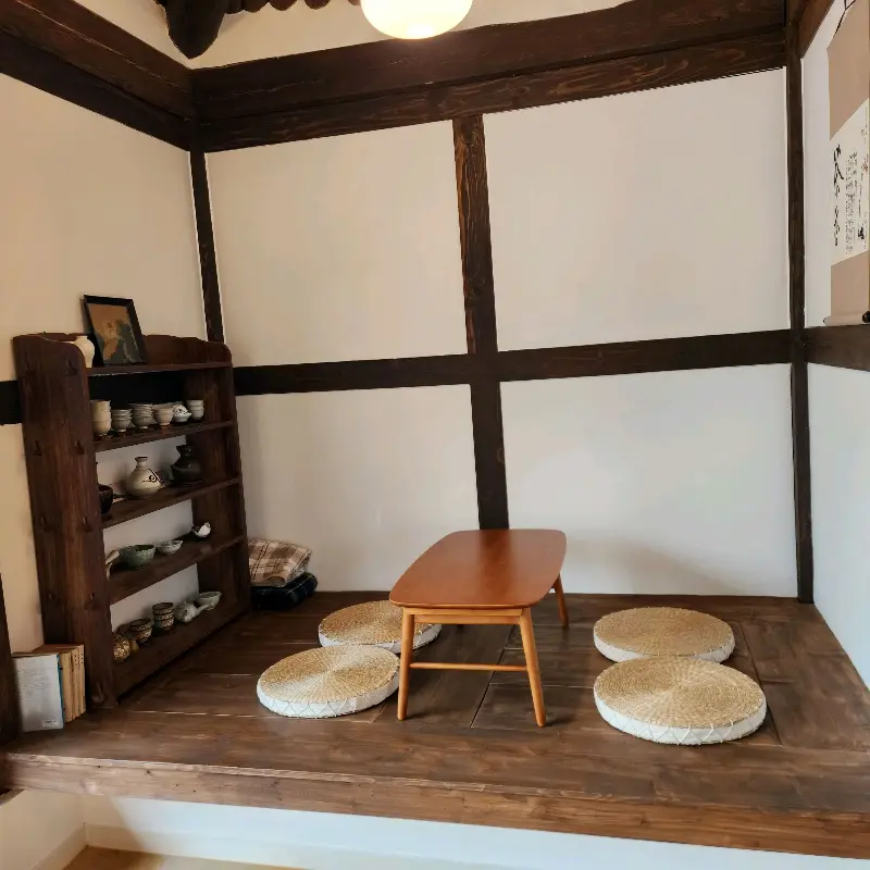 좌식 테이블 공간