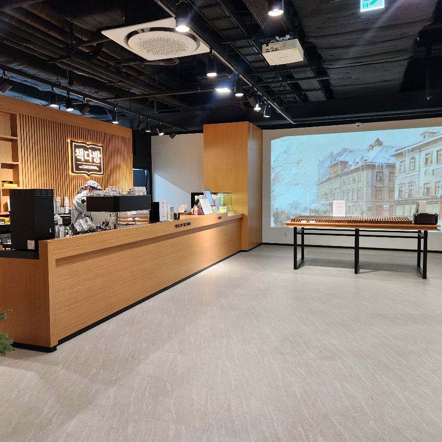 카페 내부 전경