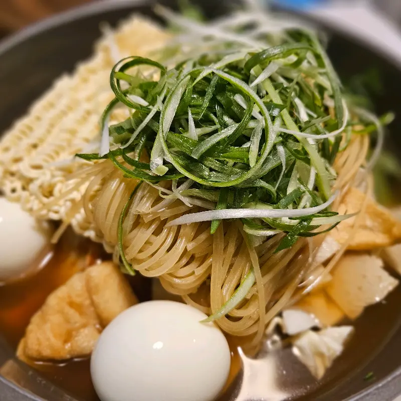 라면 사리가 더해진 즉석 떡볶이