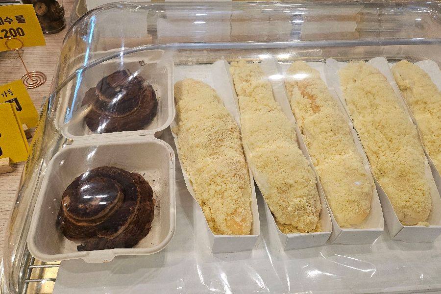 포딥 베이커리 빵 진열대