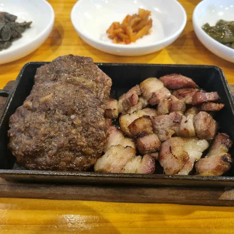 떡갈비와 돼지고기 바베큐