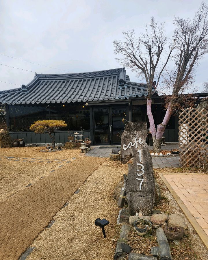 카페 외부 전경
