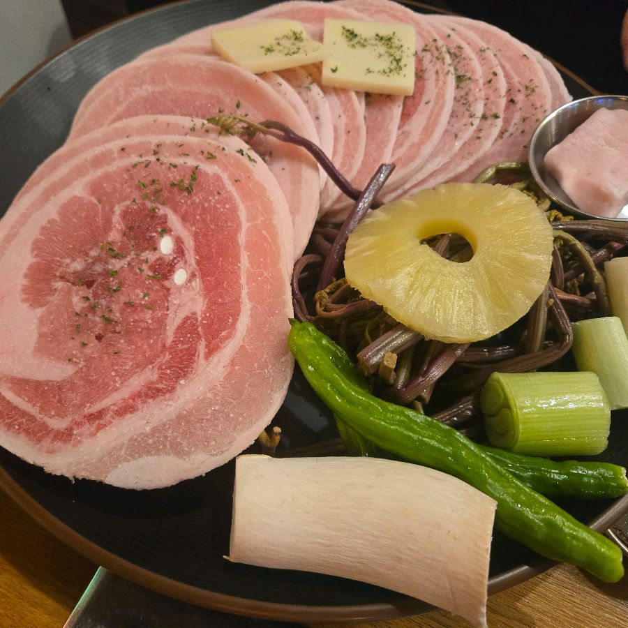 잘 구워진 삼겹살