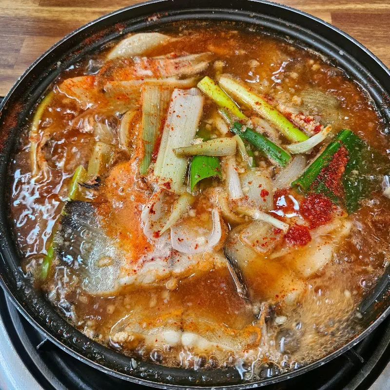 해산물이 듬뿍 들어간 해물탕