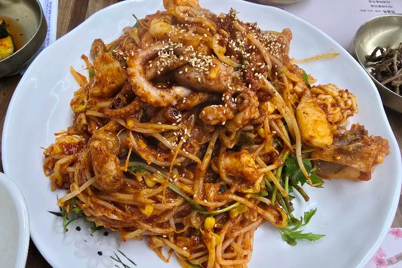 신선한 해산물이 듬뿍 들어간 해물찜