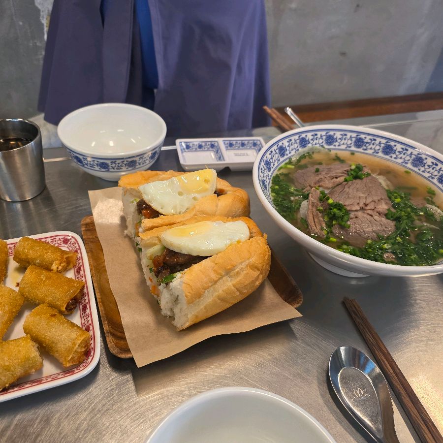 반미와 쌀국수, 짜조