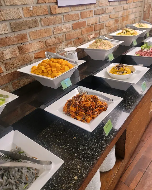 다양한 샐러드 메뉴