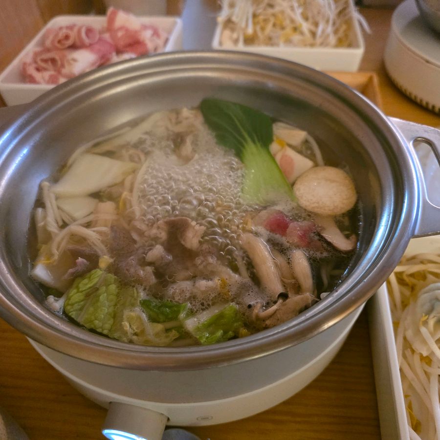 보글보글 끓는 샤브샤브